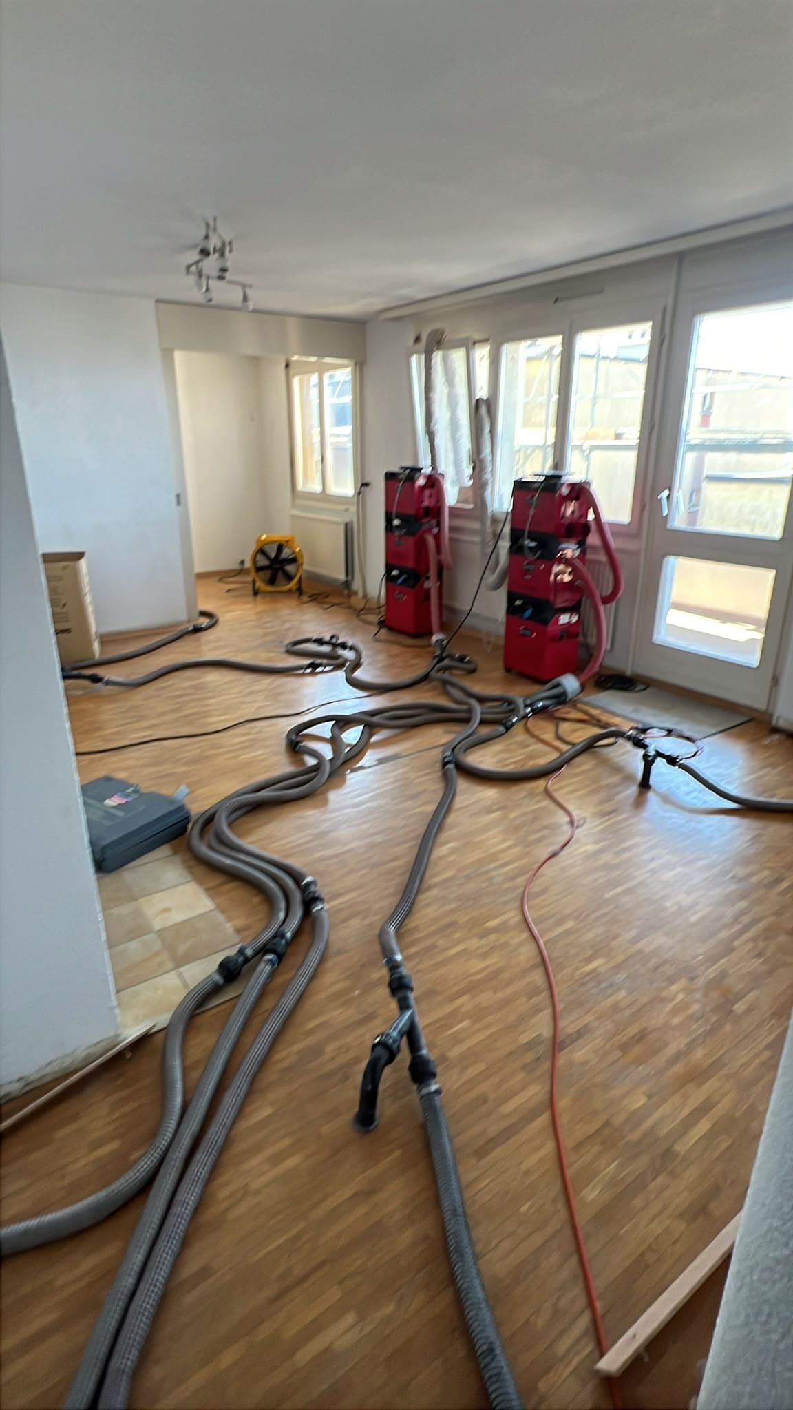 Appartement équipé de déshumidificateurs et gaines